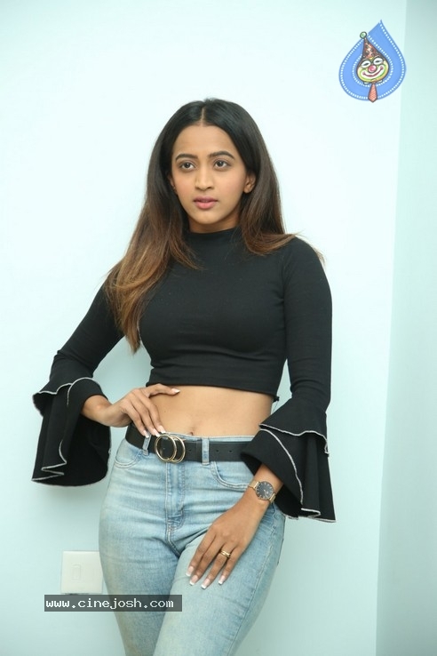 Shruti Shetty Photos - 5 / 17 photos