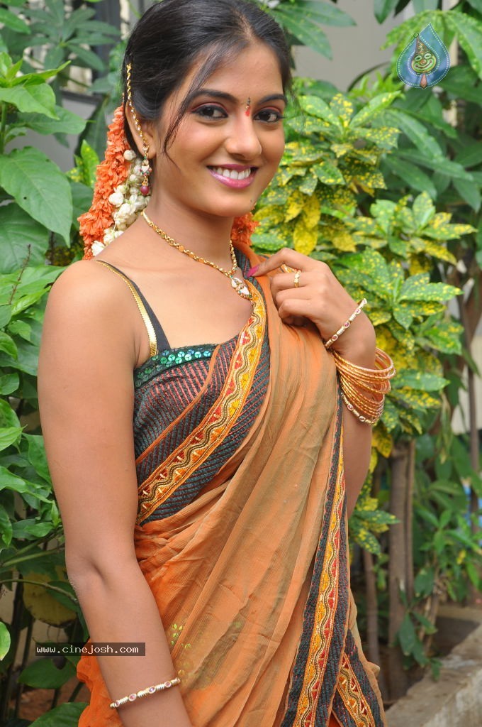 Shruti Stills - 27 / 46 photos