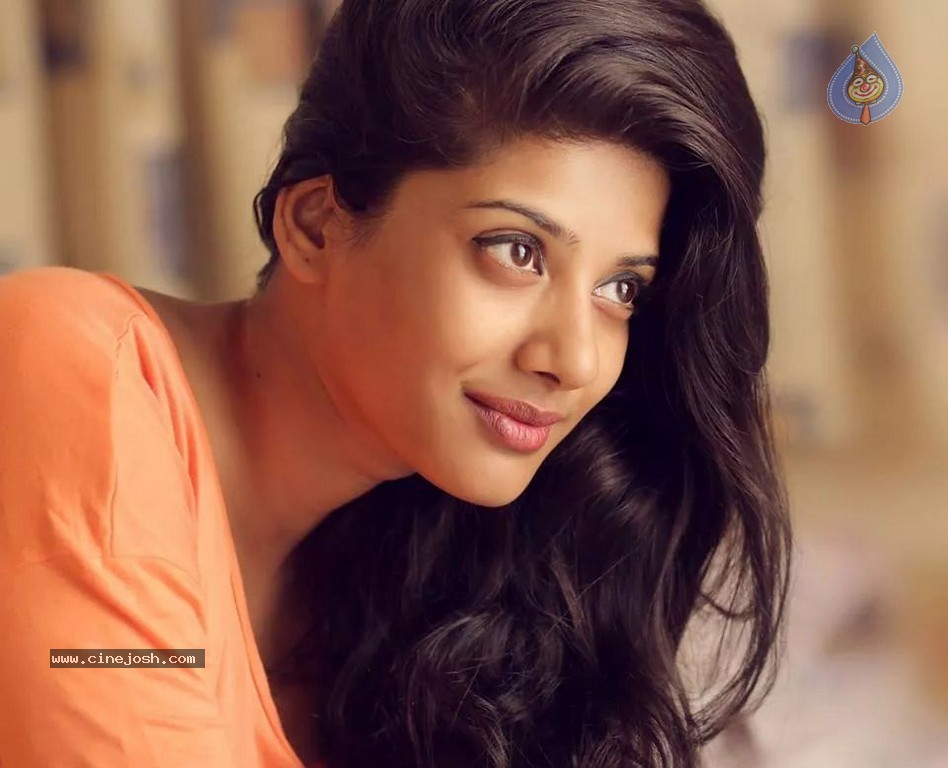 Shruti Yugal Photoshoot - 17 / 52 photos