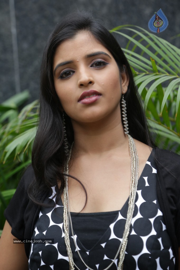 Shyamala New Stills - 76 / 95 photos