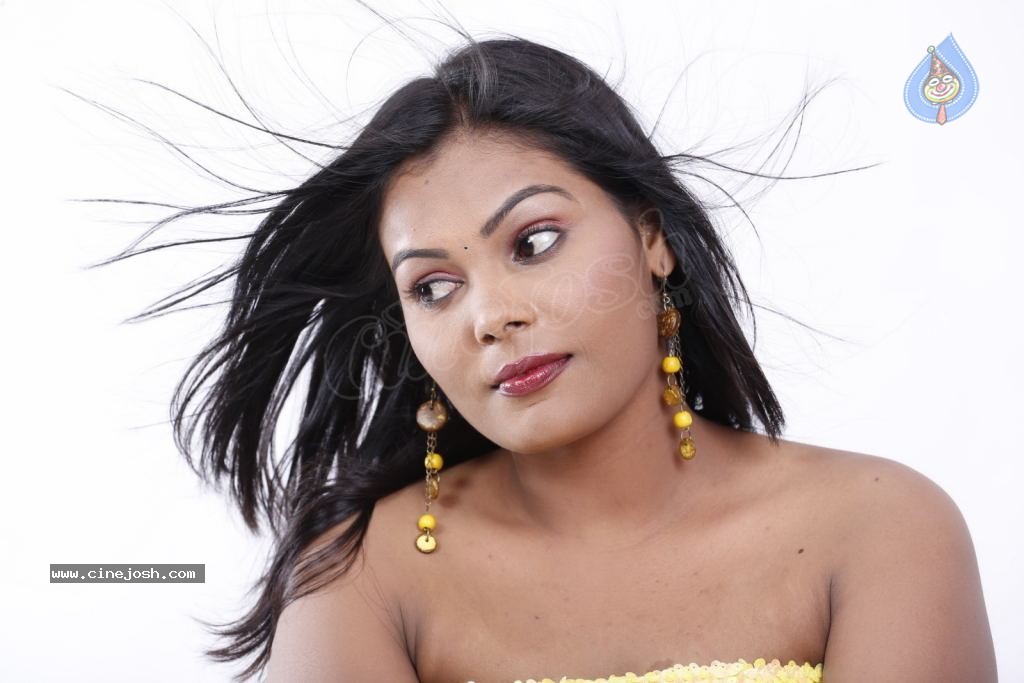 Silpa Hot Stills - 14 / 140 photos