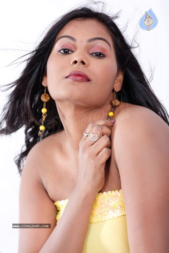 Silpa Hot Stills - 25 / 140 photos