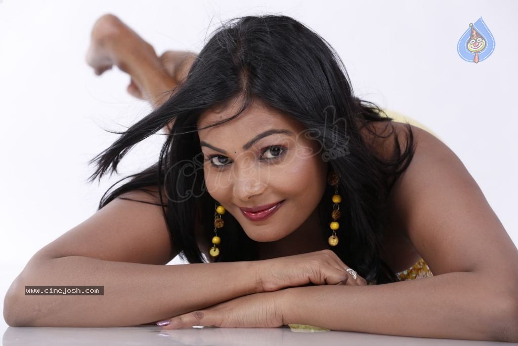 Silpa Hot Stills - 27 / 140 photos