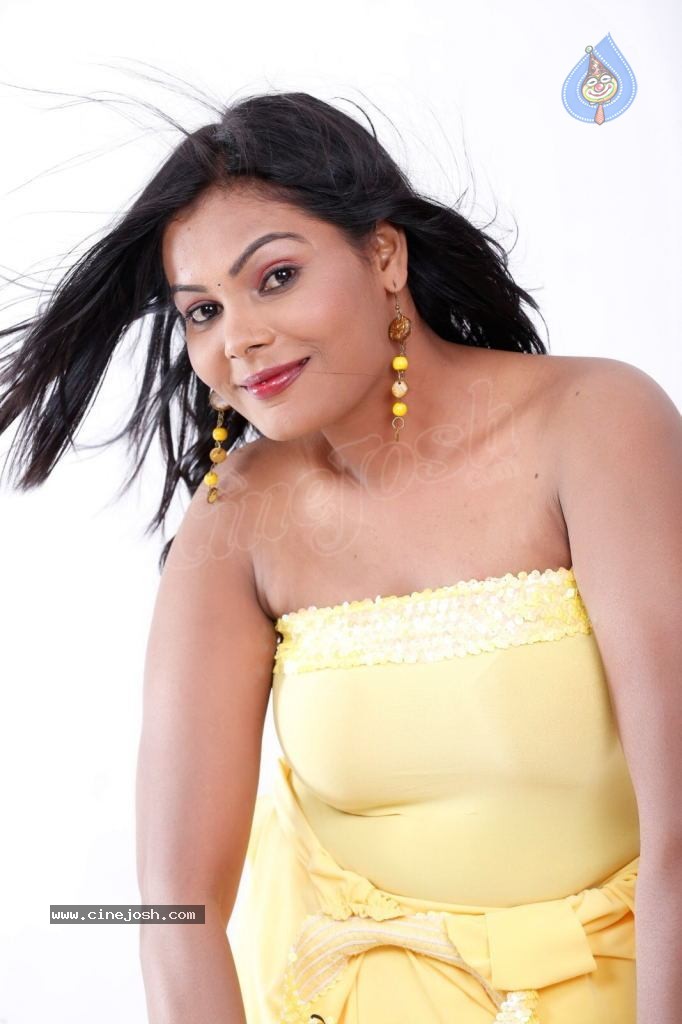 Silpa Hot Stills - 105 / 140 photos