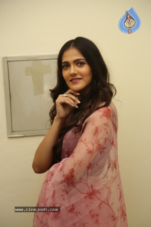 Simran Choudhary Gallery - 8 / 27 photos