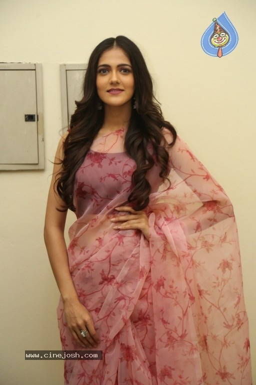 Simran Choudhary Gallery - 15 / 27 photos