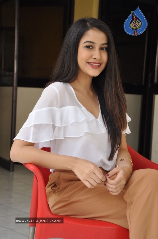 Simran Latest Photos - 17 / 18 photos