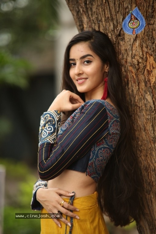 Simrat Kaur Photos - 12 / 21 photos