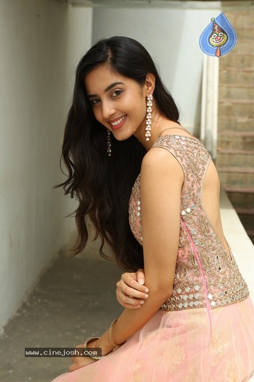 Simrat Kaur Pics - 28 / 30 photos