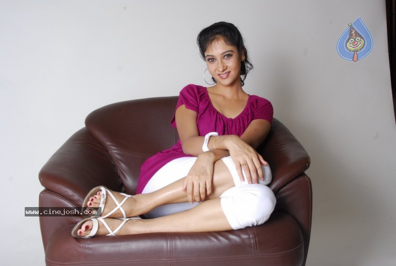 Sindhu Affan Gallery - 16 / 60 photos