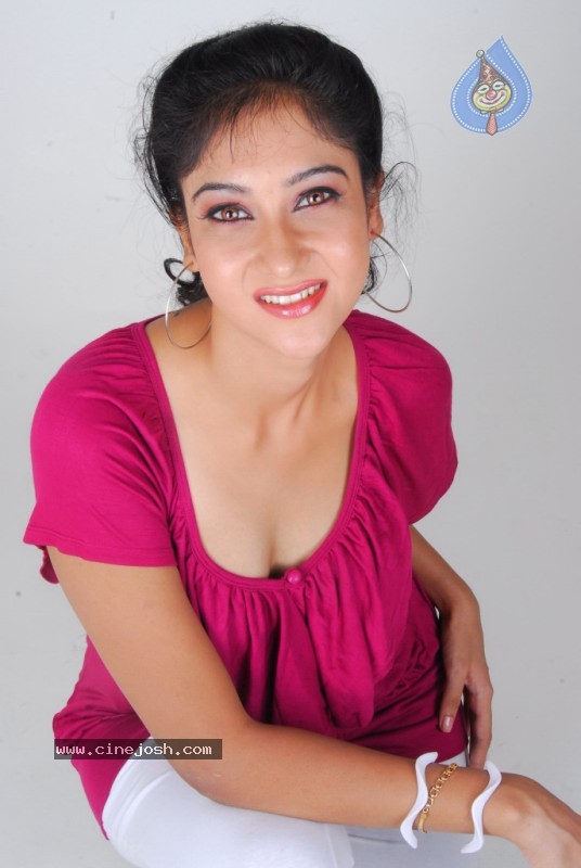 Sindhu Affan Gallery - 28 / 60 photos