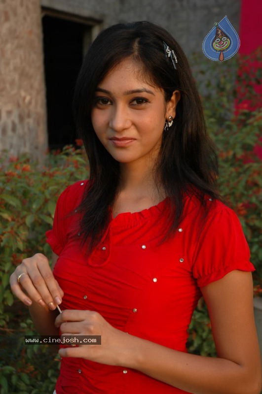 Sindhu Affan New Stills - 27 / 31 photos