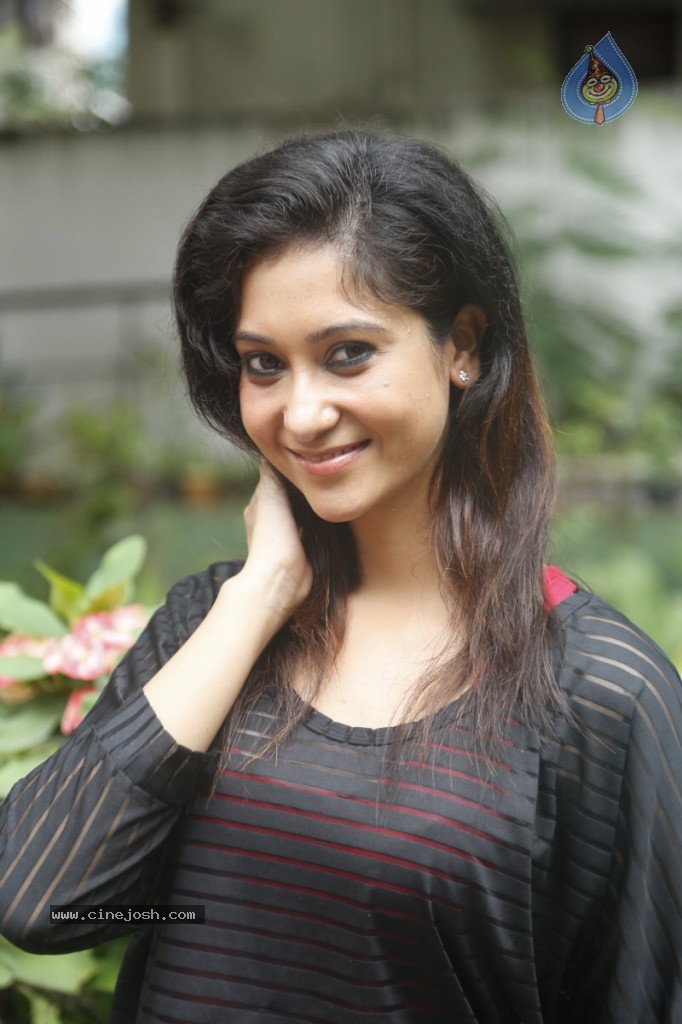 Sindhu Affan Stills - 18 / 42 photos