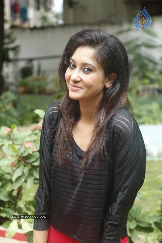 Sindhu Affan Stills - 32 / 42 photos