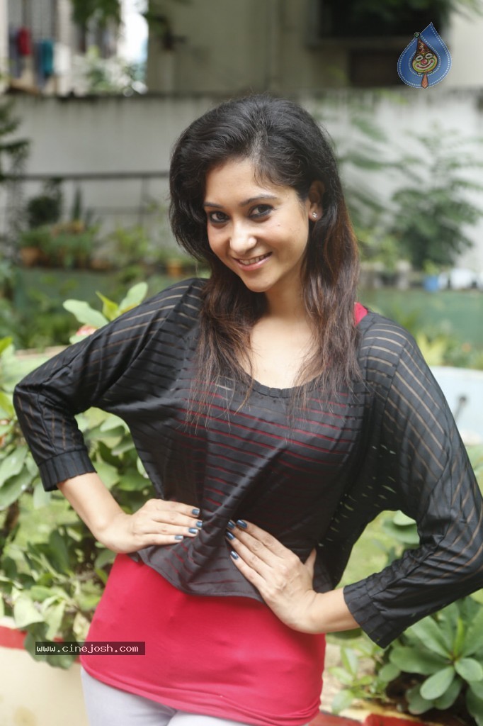 Sindhu Affan Stills - 33 / 42 photos