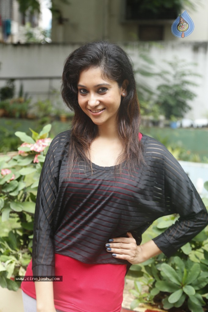 Sindhu Affan Stills - 36 / 42 photos