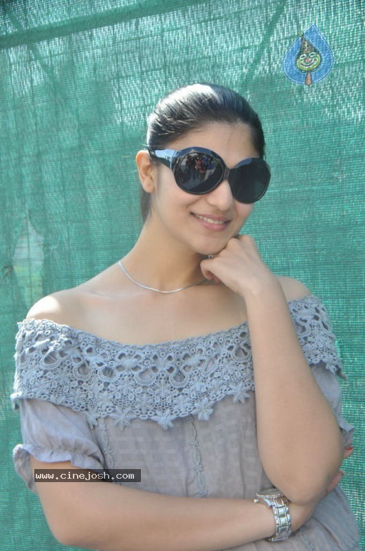 Siya Gowtham Gallery - 27 / 55 photos