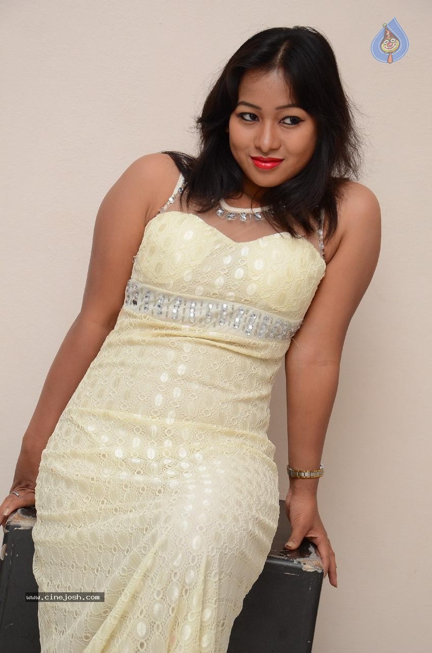 Sneha Gallery - 43 / 64 photos