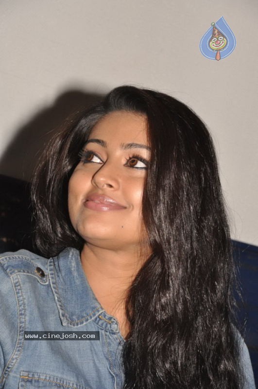 Sneha Latest Pics - 51 / 53 photos