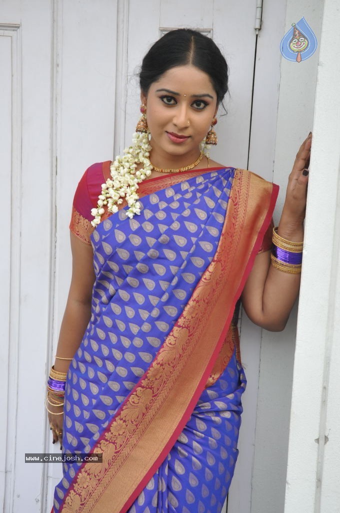 Sneha New Actress Stills - 33 / 100 photos