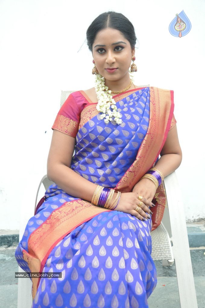 Sneha New Actress Stills - 36 / 100 photos