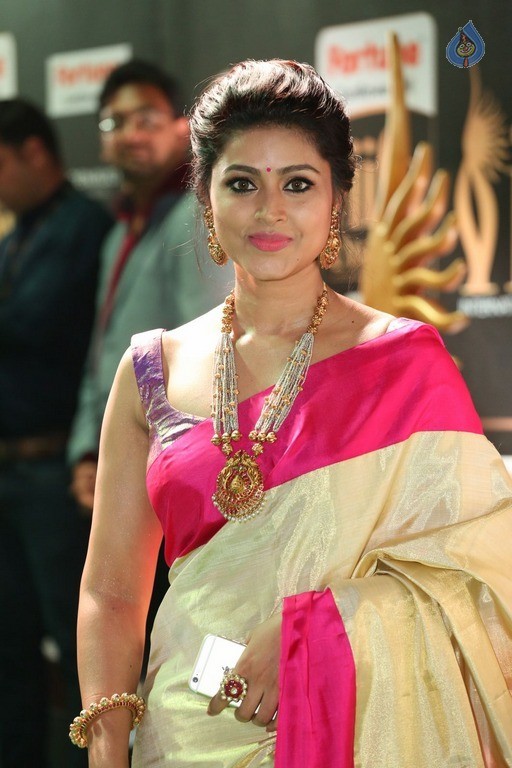 Sneha New Gallery - 10 / 21 photos