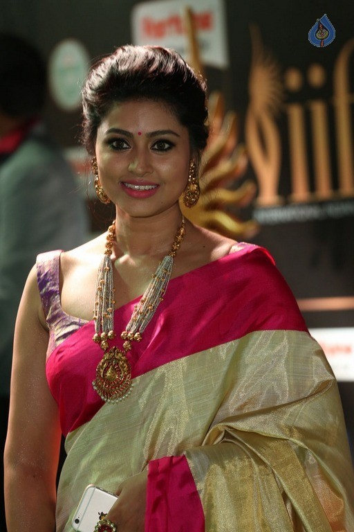 Sneha New Gallery - 16 / 21 photos