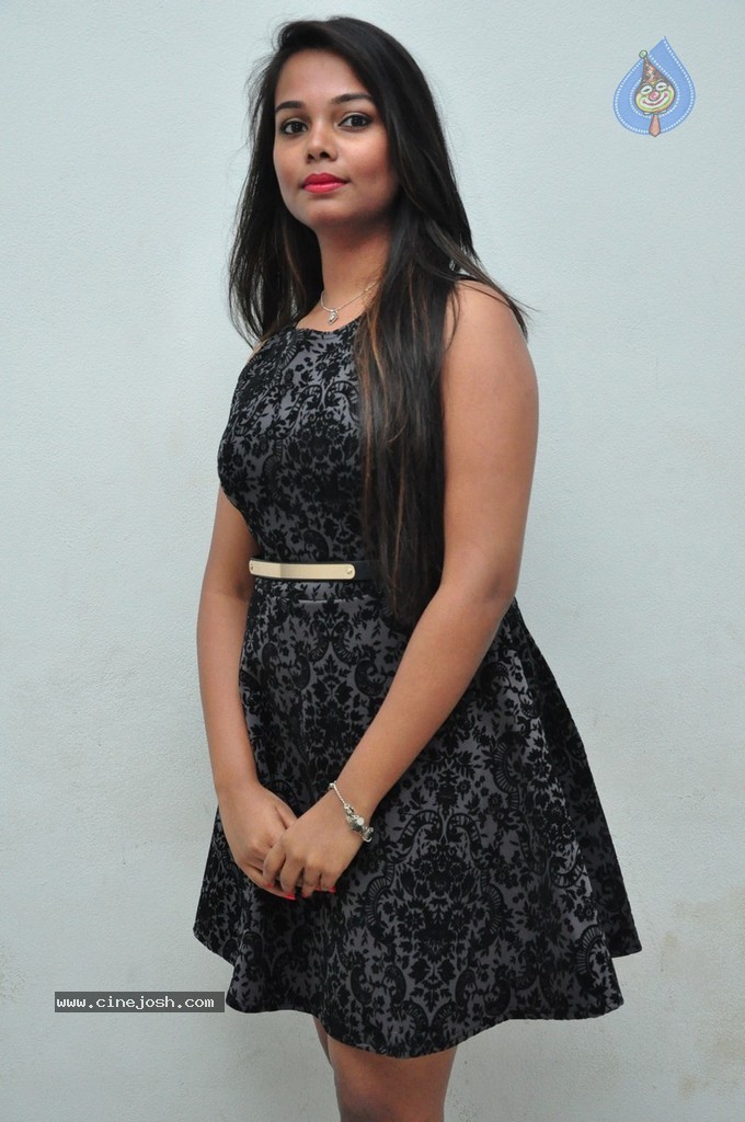 Sneha New Photos - 24 / 62 photos