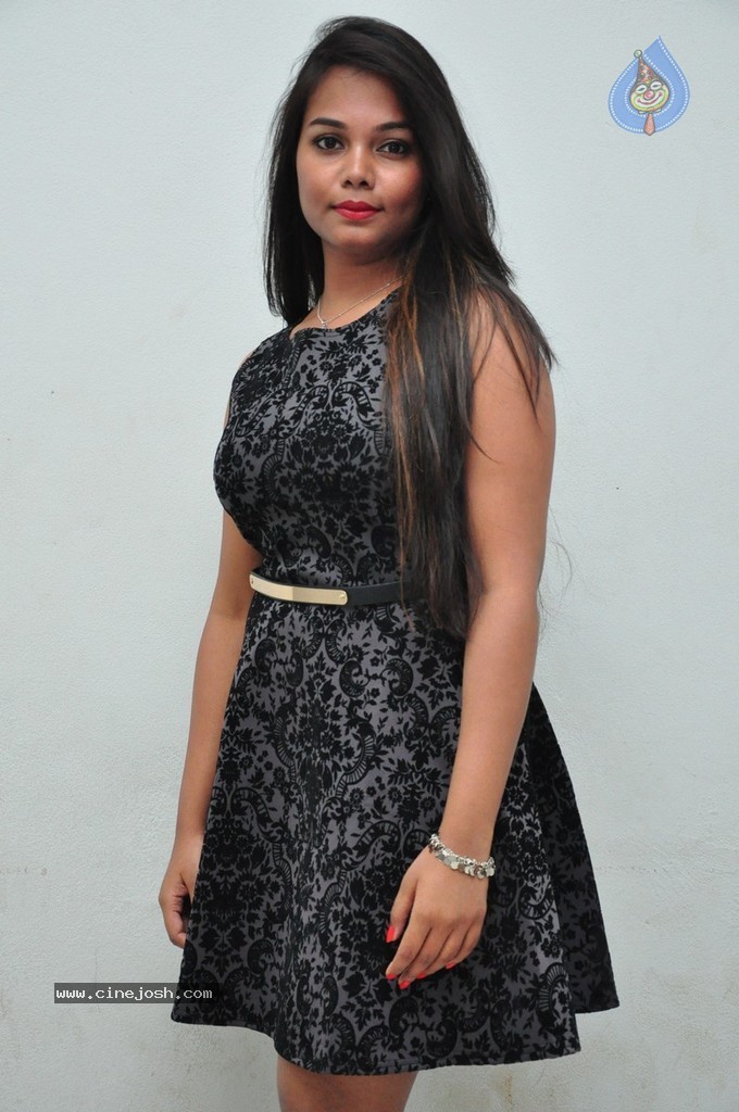 Sneha New Photos - 38 / 62 photos