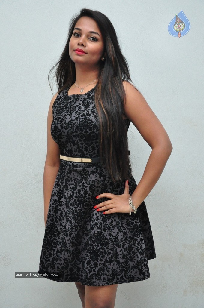 Sneha New Photos - 53 / 62 photos