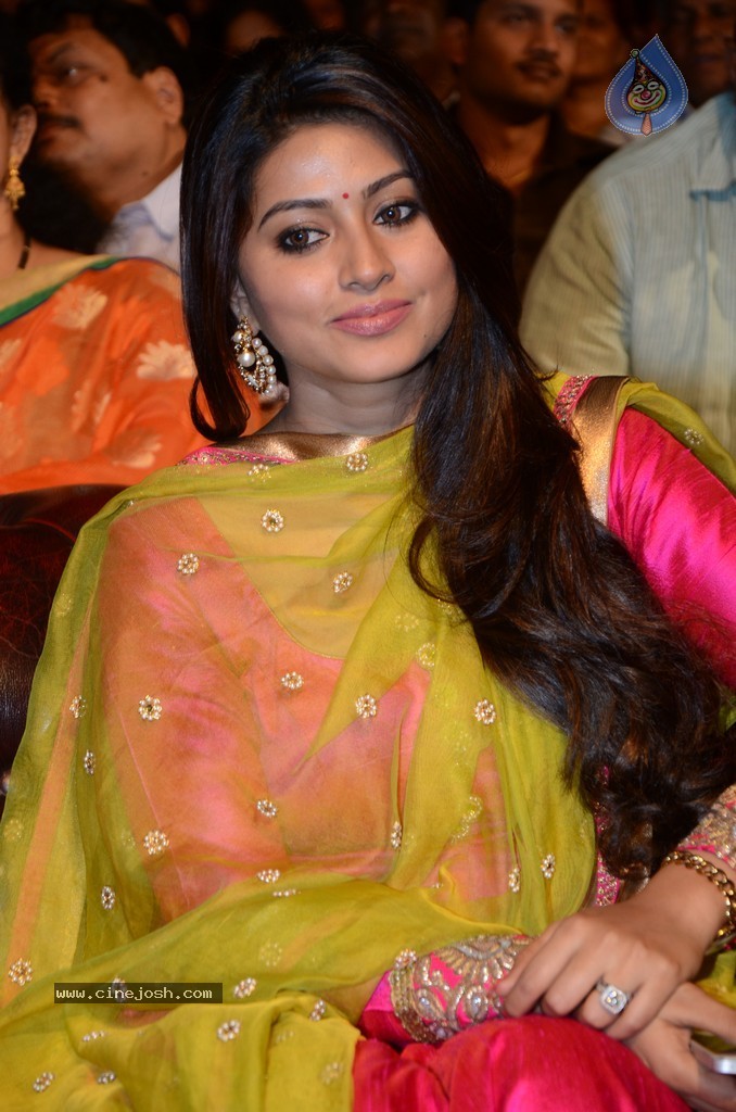 Sneha New Pics - 67 / 75 photos