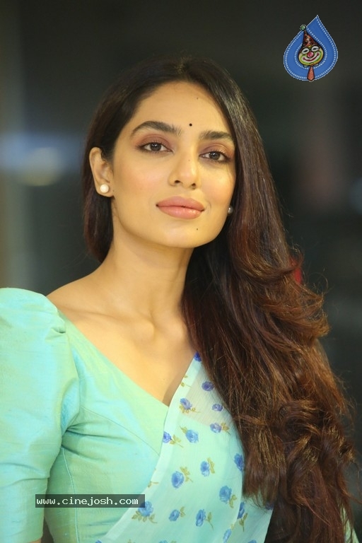 Sobhita Dhulipala Photos - 15 / 30 photos