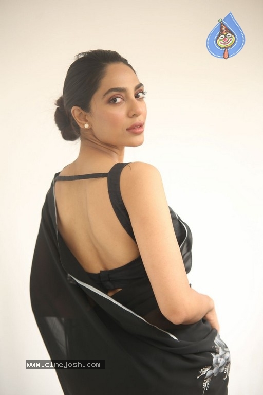 Sobhita Dhulipala Stills - 14 / 21 photos