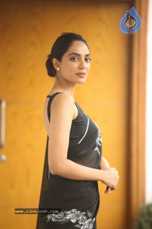 Sobhita Dhulipala Stills - 16 / 21 photos