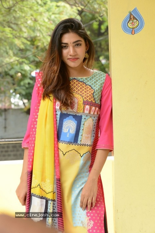 Sonakshi Singh Rawat Latest Photos - 10 / 18 photos