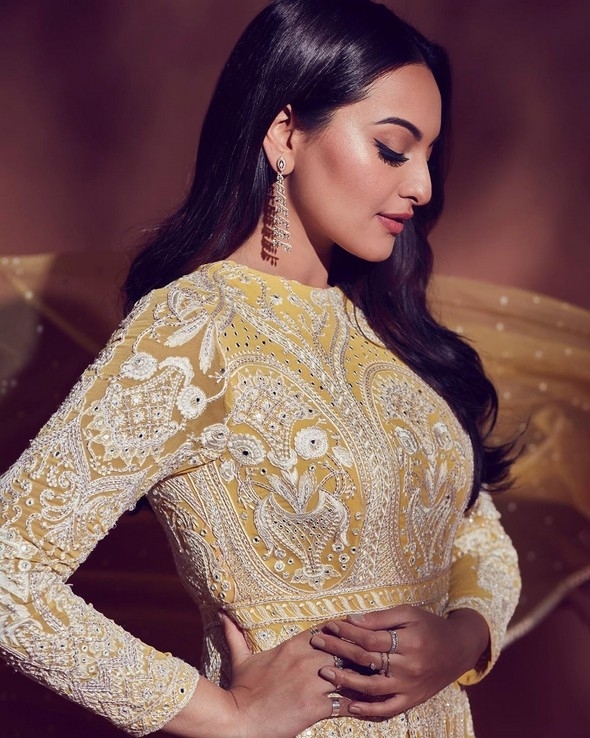 Sonakshi Sinha Stills - 9 / 10 photos