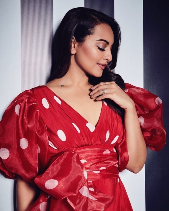 Sonakshi Sinha Stills - 4 / 15 photos