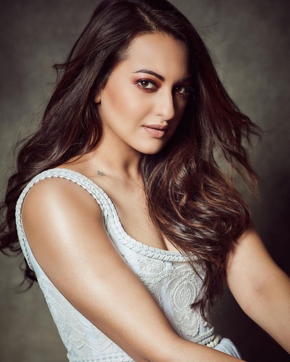 Sonakshi Sinha Stills - 8 / 15 photos