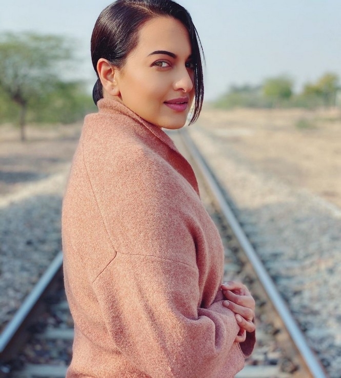 Sonakshi Sinha Stills - 4 / 12 photos