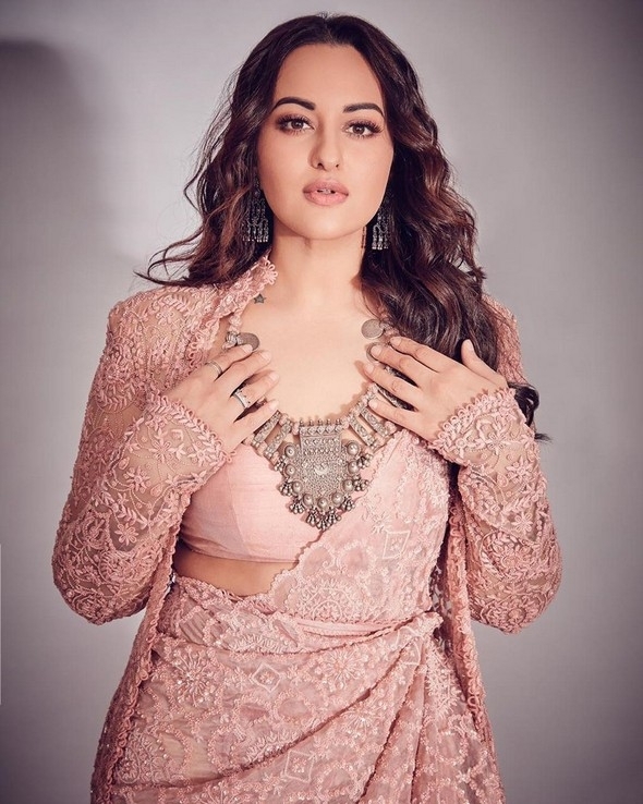 Sonakshi Sinha Stills - 8 / 12 photos