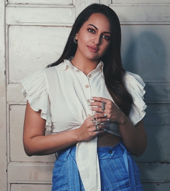 Sonakshi Sinha Stills - 1 / 16 photos