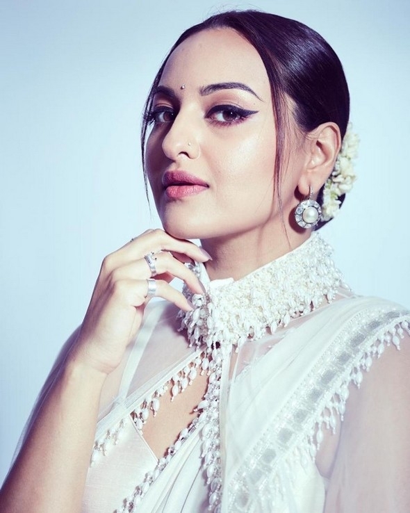 Sonakshi Sinha Stills - 8 / 16 photos