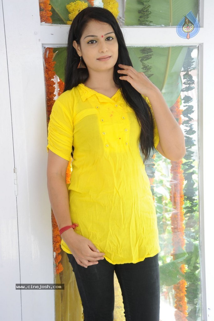 Sonali Deekshit Stills - 11 / 37 photos