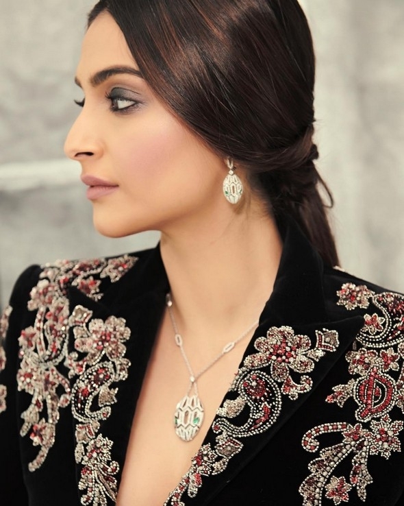 Sonam Kapoor Stills - 12 / 16 photos