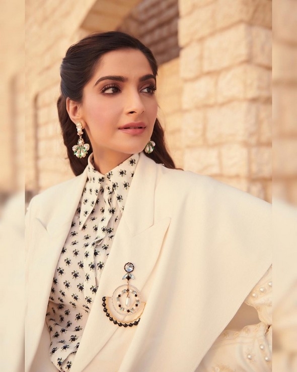 Sonam Kapoor Stills - 10 / 16 photos