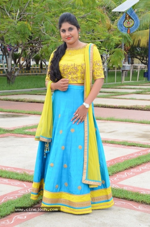 Sonia Chowdary Pics - 9 / 21 photos