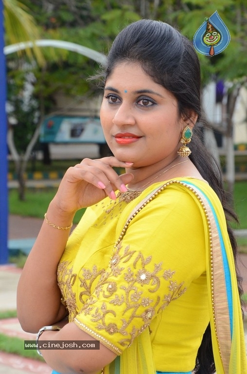 Sonia Chowdary Pics - 10 / 21 photos