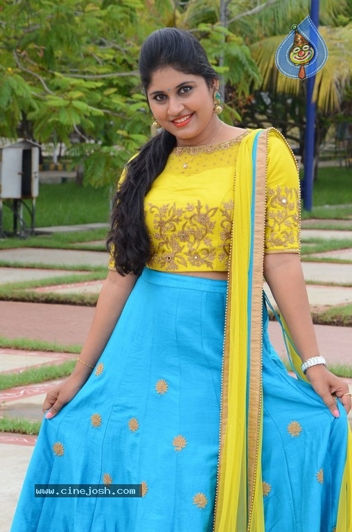 Sonia Chowdary Pics - 15 / 21 photos