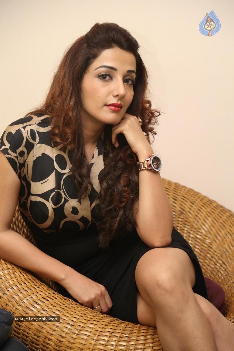 Sonia Mann Stills - 47 / 106 photos