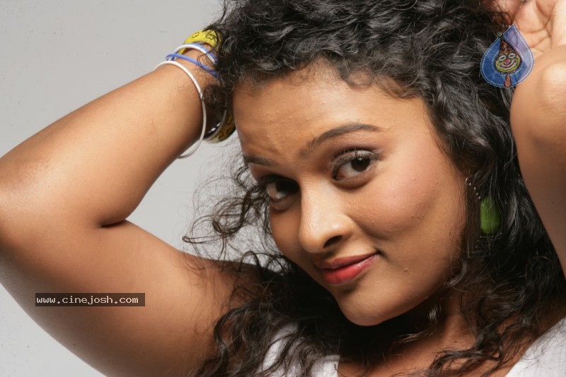 Sonia New Stills - 30 / 75 photos